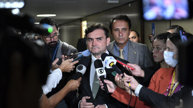Confirmada a troca no Turismo, Lula tenta blindar pastas contra o Centrão