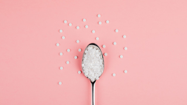 Adoçante aspartame é "possivelmente cancerígeno"; devo de preocupar?