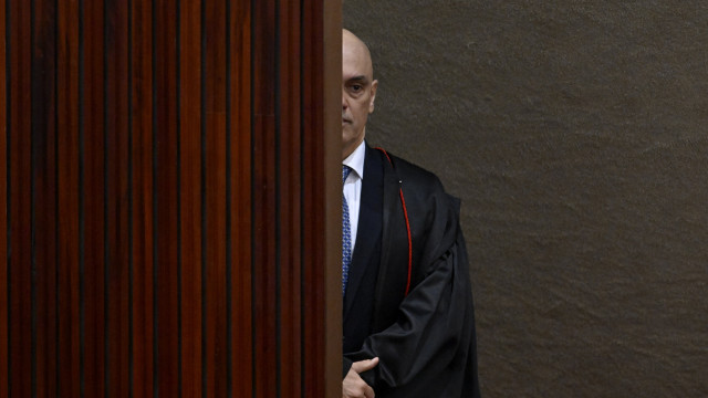 Bolsonaro questiona imparcialidade e pede impedimento de Moraes no inquérito do golpe