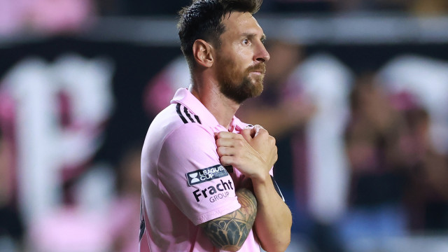"Mantenham-se fora": Messi e companhia obrigados a mudar de hotel