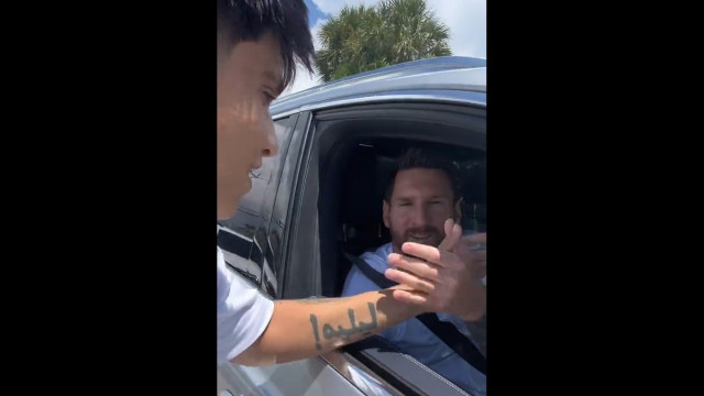 Torcedor pediu beijo a Lionel Messi e ficou em choque com a resposta