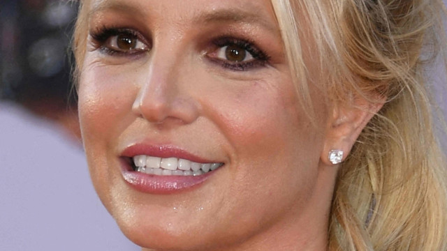 Britney Spears nada nua em destino paradisíaco: 'Acredito em Deus sempre que estou aqui'