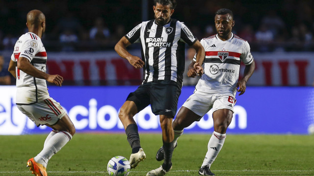 Diego Costa diz que faltou humildade ao Botafogo: 'Deixar ego de lado'