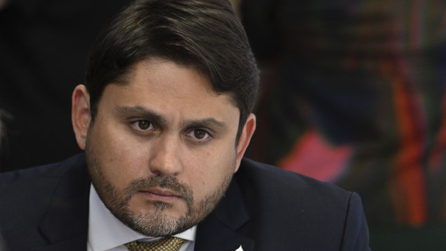 Acusado de corrupção, Juscelino Filho diz que ficará no cargo até ser demitido
