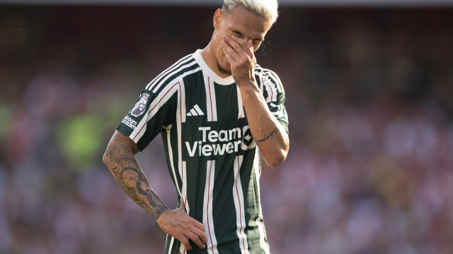 Antony comenta afastamento do United: "Para evitar distrações"