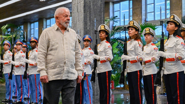 Lula se encontra com Raúl Castro antes de deixar Havana para NY