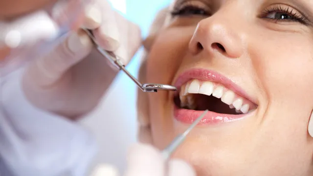 
                    8 sinais de que está na hora de marcar uma consulta com o dentista
                