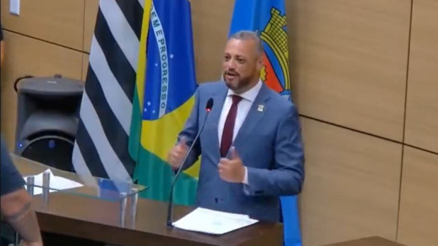 Vereador do Guarujá diz que 'tomou umas' em discurso na Câmara: 'Tô meio doidão'