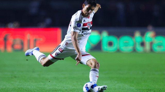 CBF insiste por jovem lateral do São Paulo contra assédio de Portugal