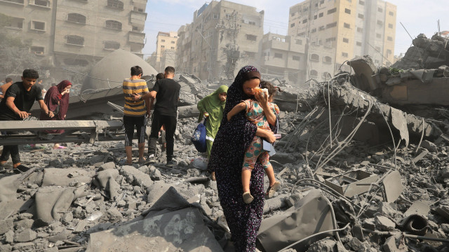 Ataque a 'rota segura' em Gaza deixa 70 mortos; há crianças entre vítimas