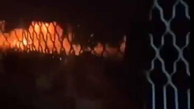 O momento em que hospital em Gaza é atingido por ataque aéreo 