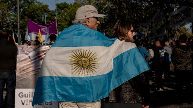 Argentinos elegem presidente sem conseguir prever o dia de amanhã