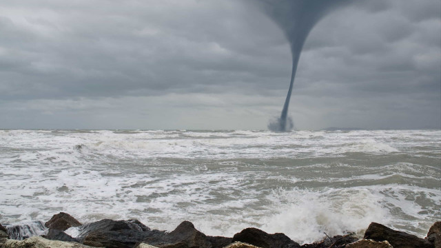 Ciclone causa ventos fortes e gera alerta do litoral do RS ao RJ nesta terça (28)