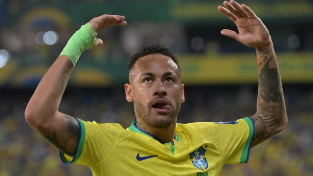Neymar é processado por empregar mulher irregularmente na França, diz jornal