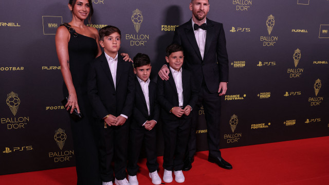 Lionel Messi é visto na Disney com a família