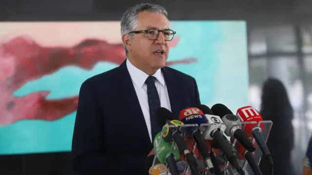 
                    Ministro da Saúde prevê caneta emagrecedora no SUS para 'milhões' e custo de R$ 1,5 bi por ano
                