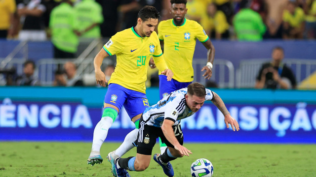 Brasil repete falhas em campo e sofre derrota histórica para a Argentina em dia de pancadaria