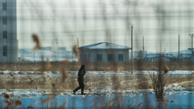Cerca de 600 norte-coreanos 'desaparecem' após serem deportados da China