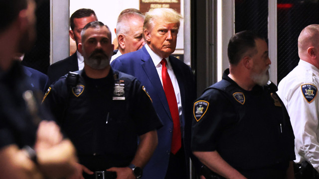 Americanos madrugam sob frio de 2º C por vaga em sessão sobre Trump na Suprema Corte