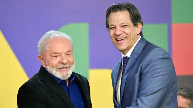 
                    FMI corta previsão para economia global, mas eleva PIB do Brasil
                