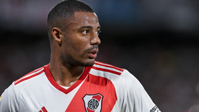Flamengo anuncia a contratação de uruguaio De La Cruz, reforço de R$ 79 mi