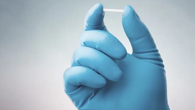 
                    Entidades médicas pedem à Anvisa proibição de chips da beleza
                