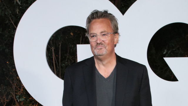 'Ex' de Matthew Perry pede reabertura da investigação da morte do ator