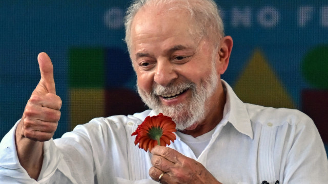 Aprovação do governo Lula vai a 49% em janeiro de 2024, aponta PoderData