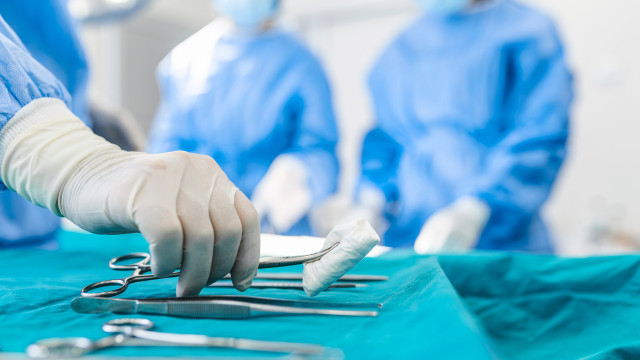 Londres: hospitais cancelam cirurgias oncológicas após ciberataque russo