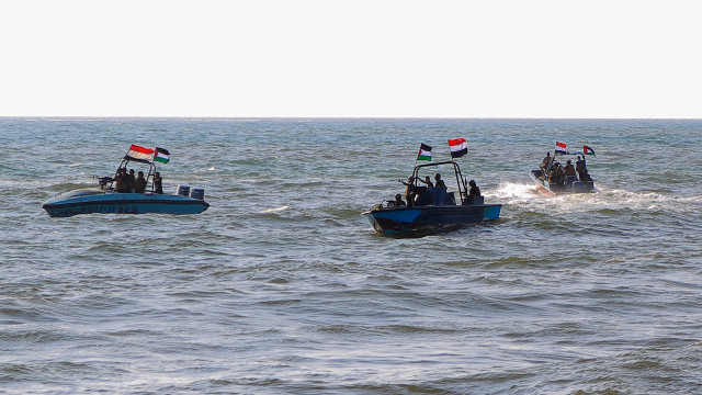Aliados do Hamas e do Irã fazem maior ataque no mar Vermelho