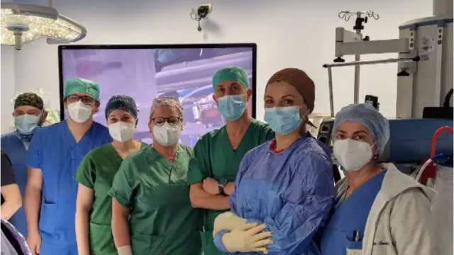 Médicos removem tumor de 50 quilos do abdômen de mulher na Itália