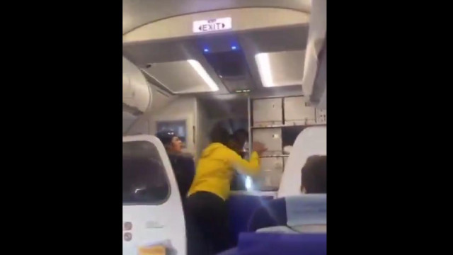 Piloto é agredido com socos por passageiro após informar atraso no voo