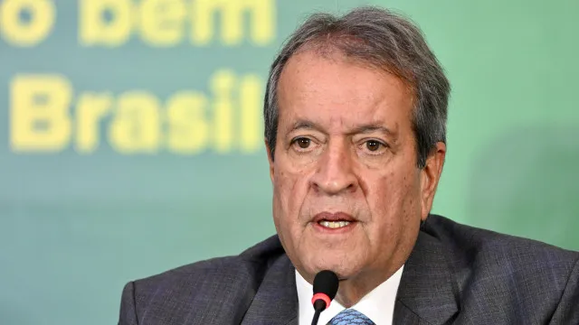 
                    Dino afirma que Valdemar desviou R$ 119 milhões do orçamento secreto e pede bloqueio de bens
                