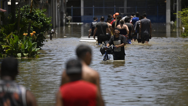 Novo temporal alaga ruas do Rio, e Paes pede que população não saia sob chuvas fortes