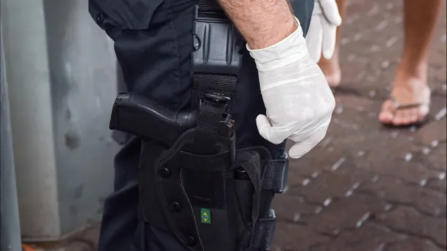 
                    Homem morre ao cair do 14º andar em SP; visita deixou prédio após queda
                