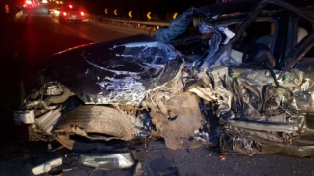 Pastor e médico morrem após carros baterem de frente em rodovia de GO