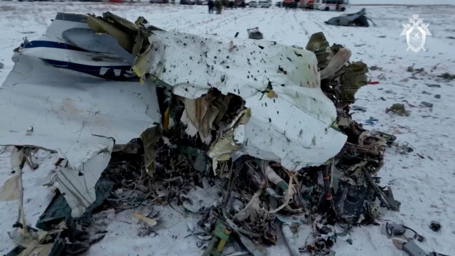 Ucrânia diz que apenas 5 corpos de avião que caiu chegaram ao necrotério 