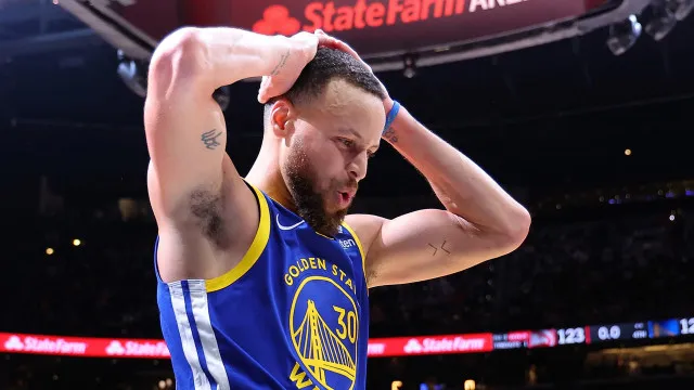 
                    Stephen Curry diz que jogadores da NBA 'são mal remunerados'
                