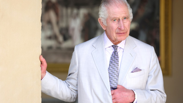 Charles III "está frustrado" com tratamento contra o câncer, diz sobrinho