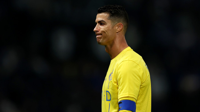Torcedore do Al Hilal gritam por Messi e Cristiano Ronaldo reage; veja