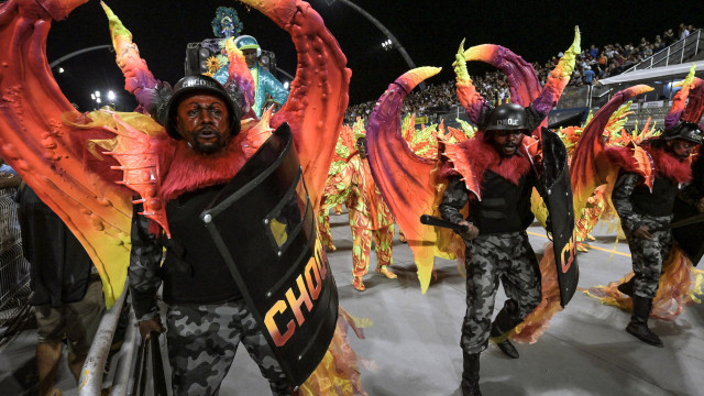 'Nota zero', diz Tarcísio sobre ala de policiais com chifres em desfile da Vai-Vai