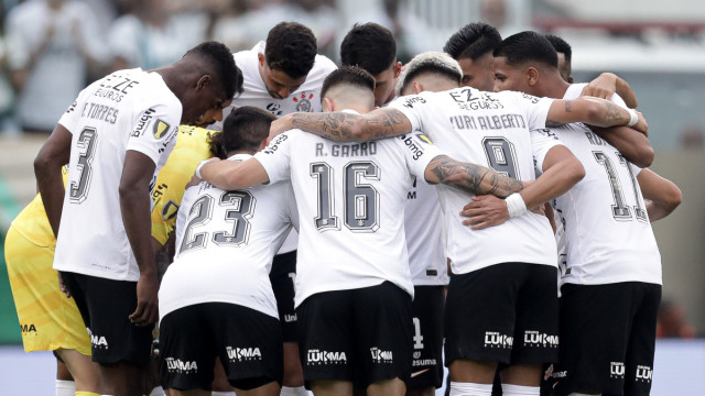 Corinthians recebe o Vitória e tenta diminuir crise após saída de António Oliveira