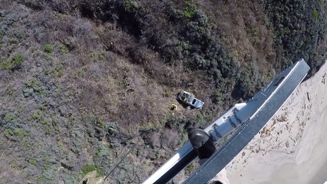 Homem é resgatado 2 dias após cair de penhasco na Califórnia; veja