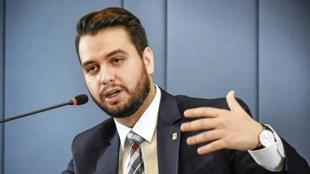 Juiz dos EUA diz que registro usado para prender Filipe Martins é falso e cobra documento
