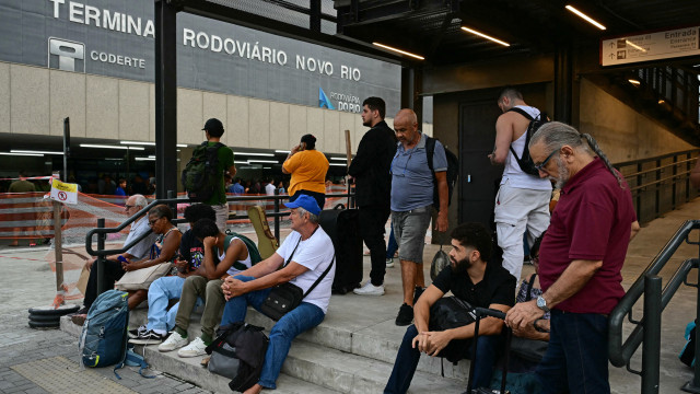 Veja as imagens do sequestro de 3 horas de um ônibus na Rodoviária do Rio