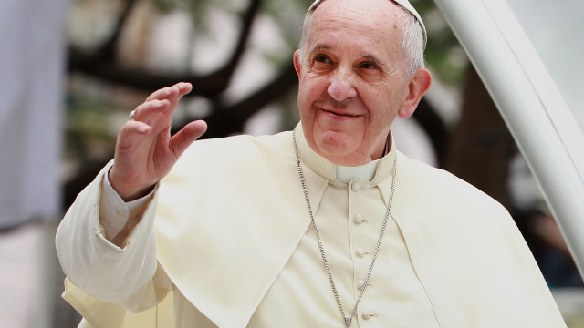 Líder do MST encontra Papa Francisco e pede bênção para bandeira do movimento