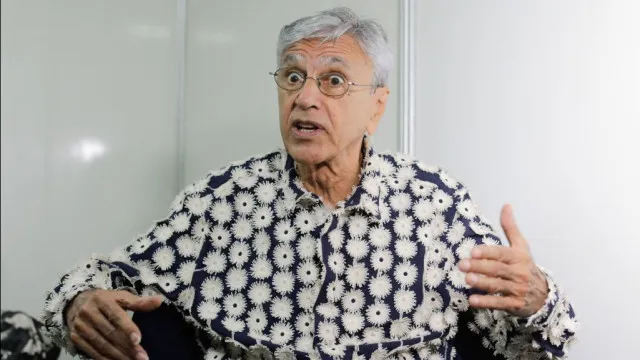 
                    Caetano Veloso agradece a Otto Alencar por corrigir fala sobre ter pegado em armas
                