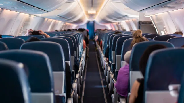 
                    Tarifa média da aviação sobe 14,5% enquanto preço do querosene cresce 31,8% em agosto, diz Anac
                
