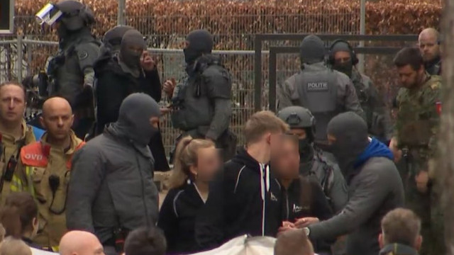 Vídeo mostra momento em que 3 reféns são libertados na Holanda