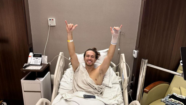 Vitor Kley se recupera após cirurgia no joelho: 'Reaprendi a andar'